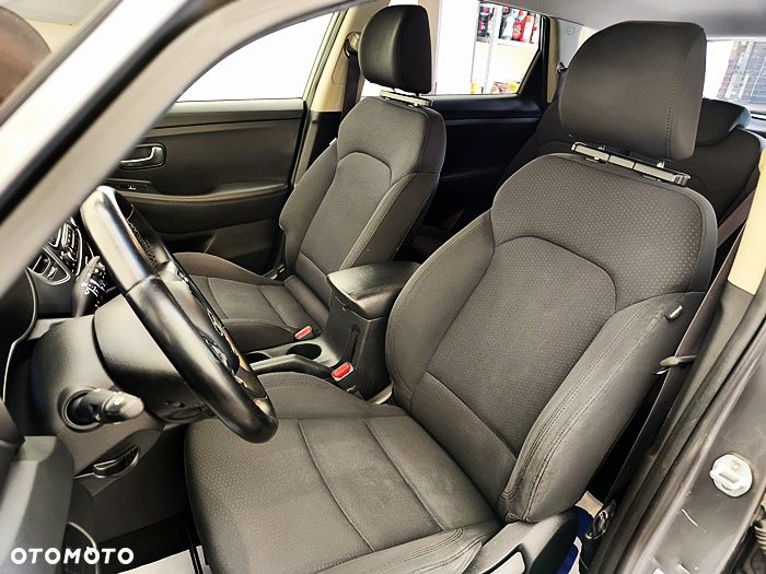 Kia Carens - 23