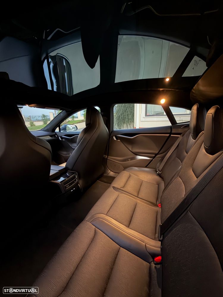 Tesla Model S - 10
