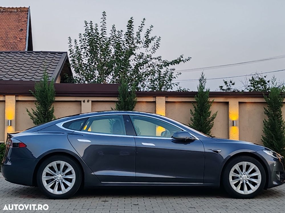 Tesla Model S - 6