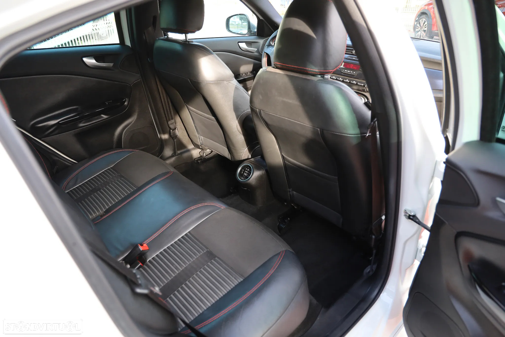 Alfa Romeo Giulietta 1.6 JTDm Distinctive - 9
