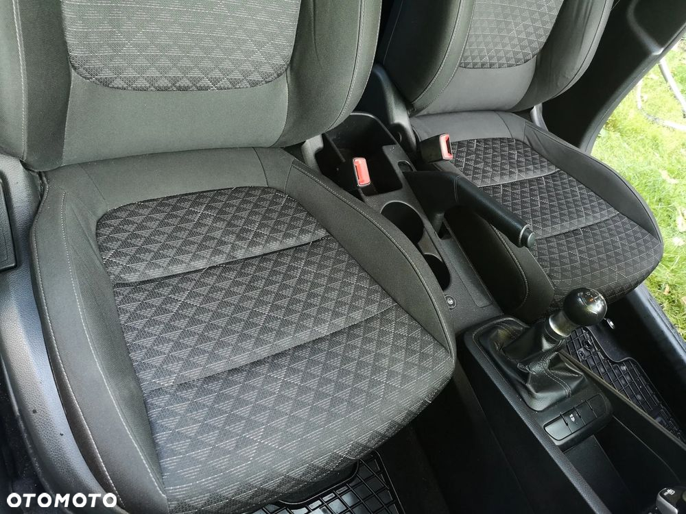 Kia Rio - 32