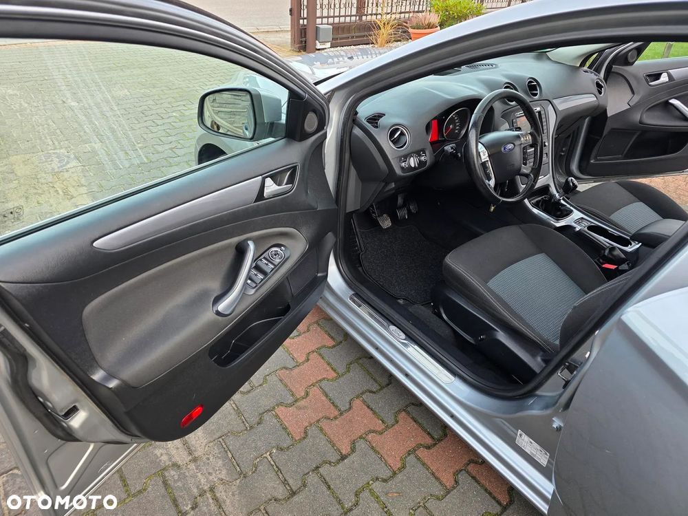 Ford Mondeo 2.0 TDCi Ambiente - 21