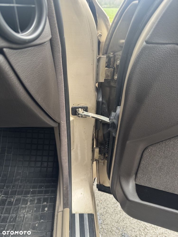 BMW Seria 5 520i - 14