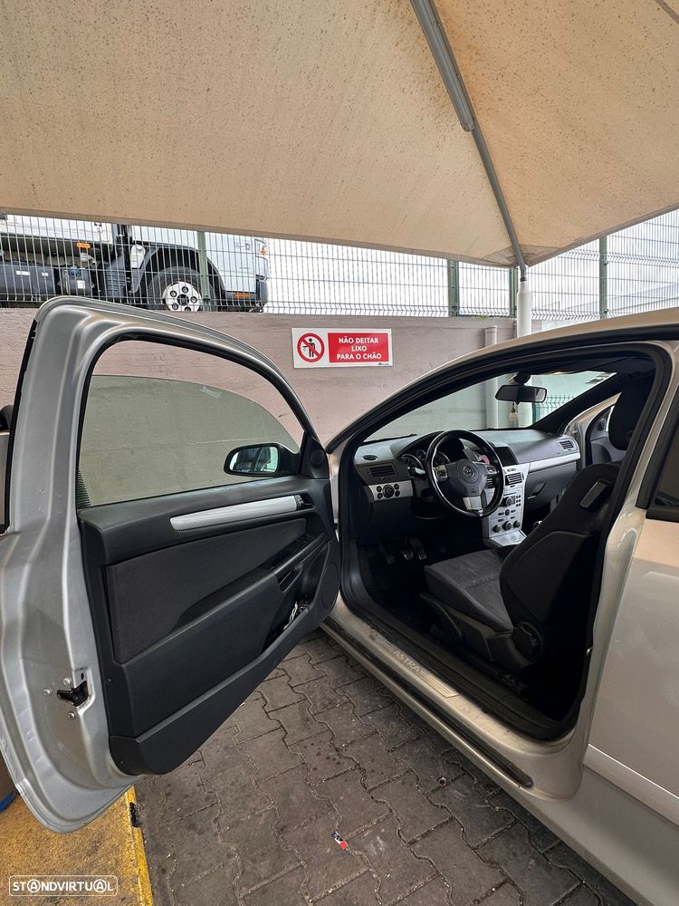 Opel Astra GTC 1.6 - 22