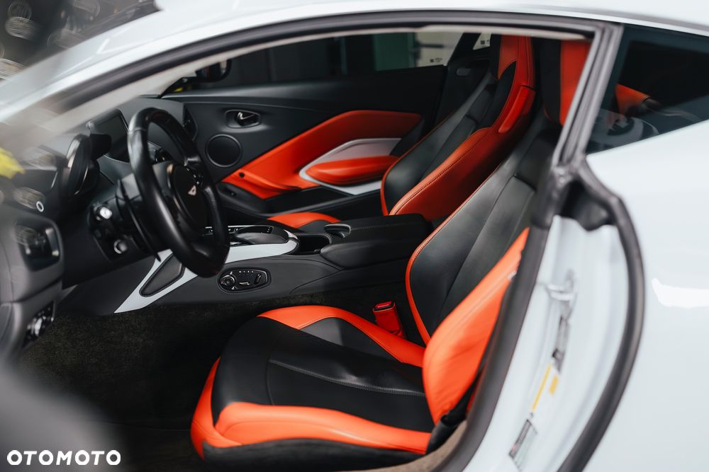 Aston Martin Vantage - 22