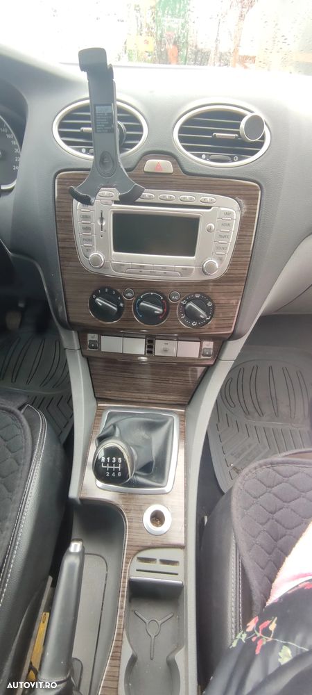 Ford Focus 2.0 TDCI 136 Ghia - 14