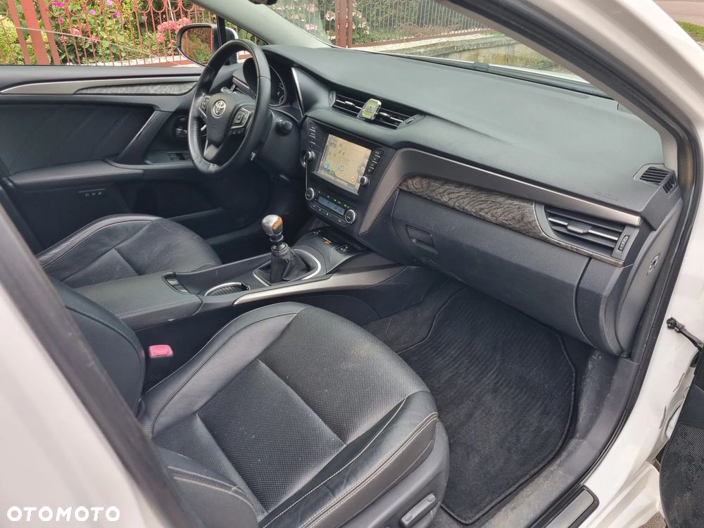 Toyota Avensis - 12