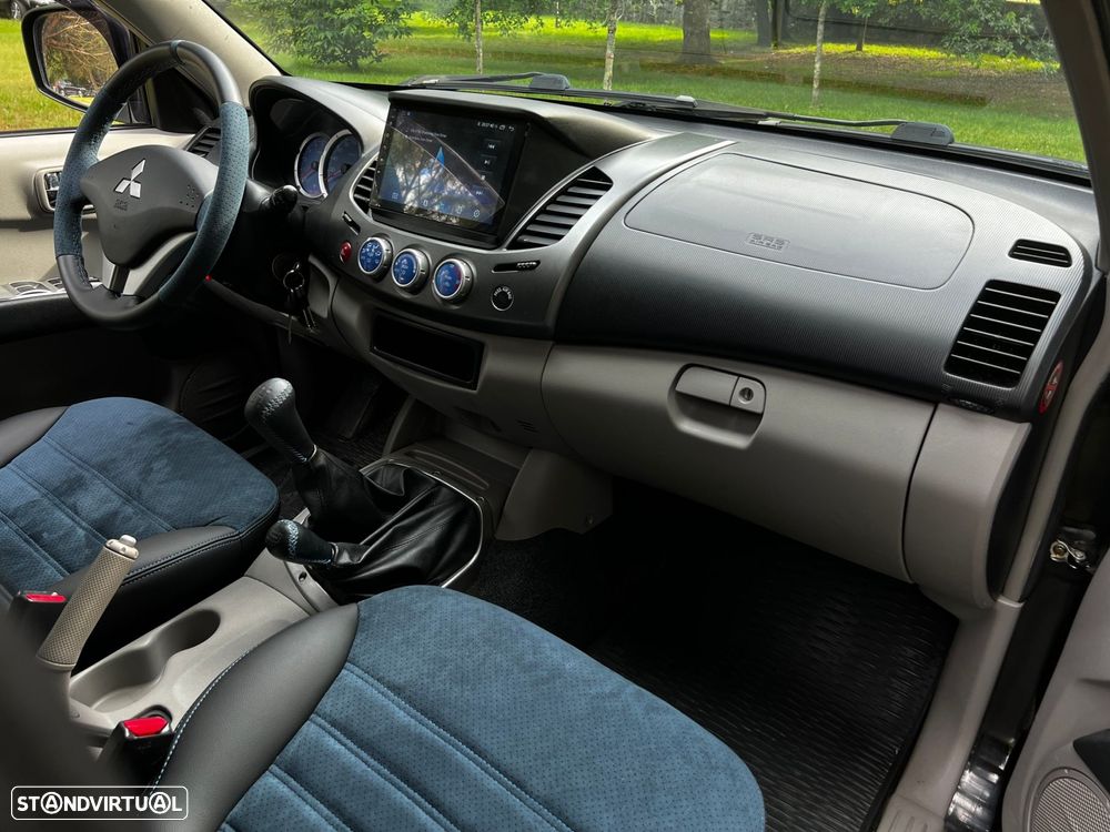 Mitsubishi L200 Pick Up 4x4 Intense Cabine Dupla - 31
