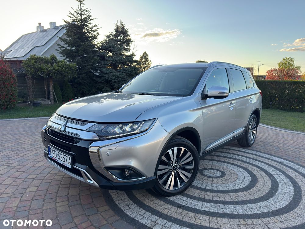 Mitsubishi Outlander - 2