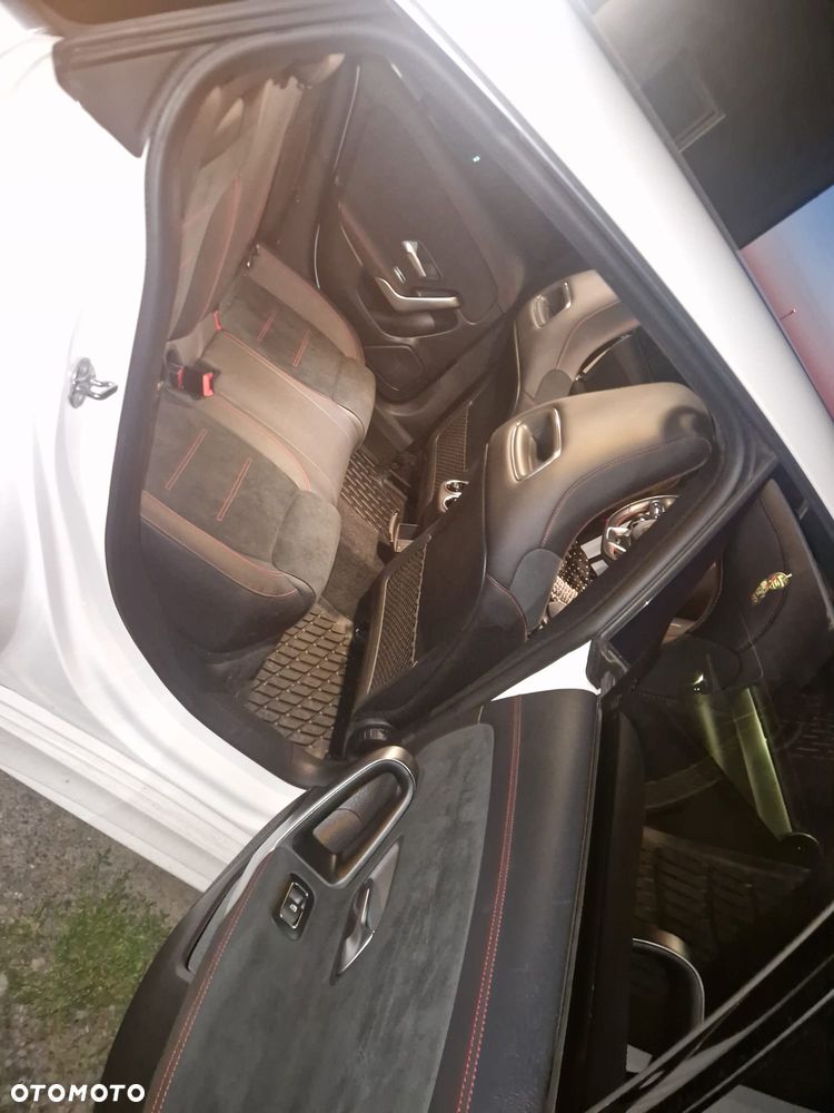 Mercedes-Benz CLA 220 4-Matic AMG Line 7G-DCT - 11