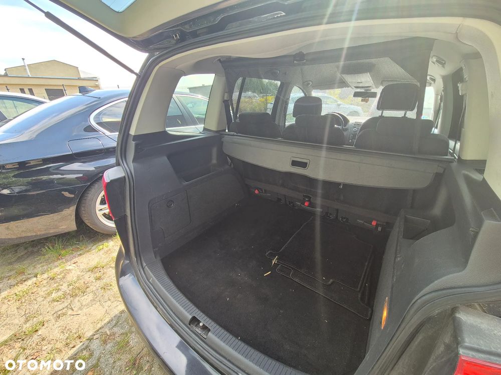 Volkswagen Touran 2.0 TDI DPF Highline - 9