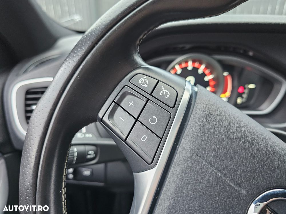 VOLVO V40 2019 — imagine 16