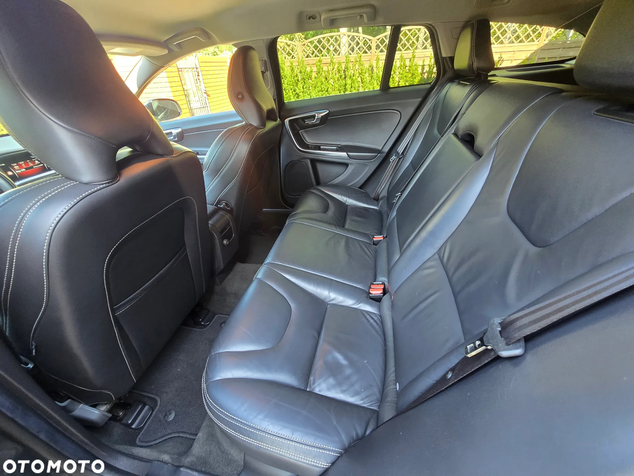 Volvo V60 D6 AWD Plug-in Hybrid Summum - 8