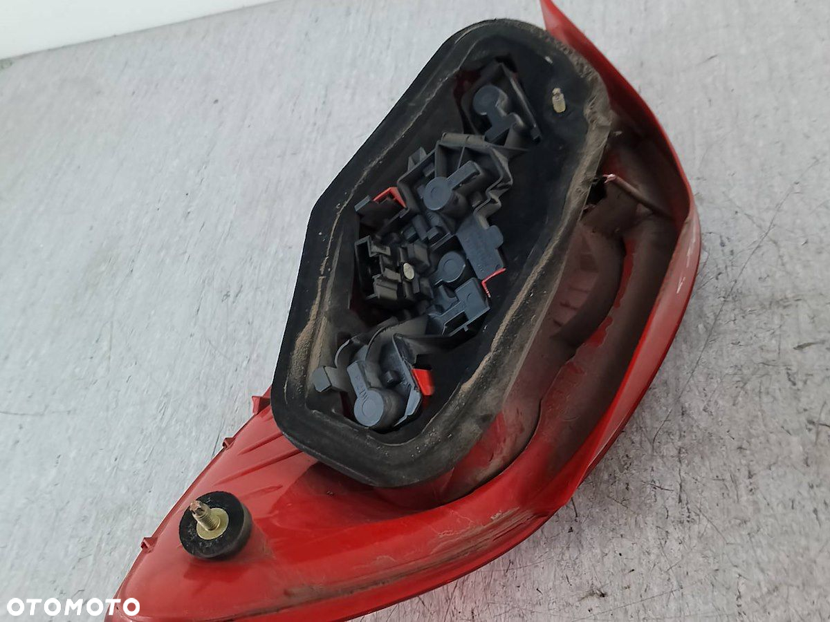 LAMPA TYLNA LEWA PEUGEOT 307 FL 9655767680 HATCHBACK - 2