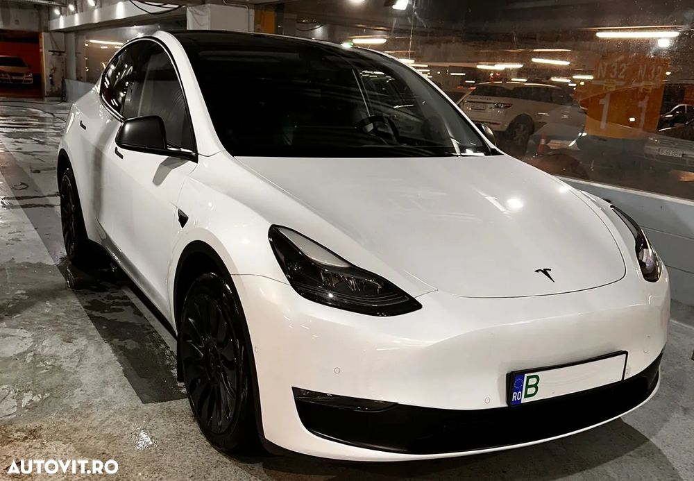 Tesla Model Y - 1