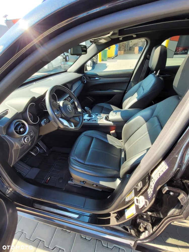 Alfa Romeo Stelvio 2.0 Turbo 16V AT8-Q4 Ti - 14