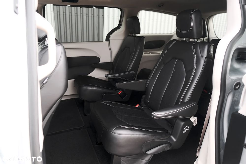Chrysler Pacifica - 35