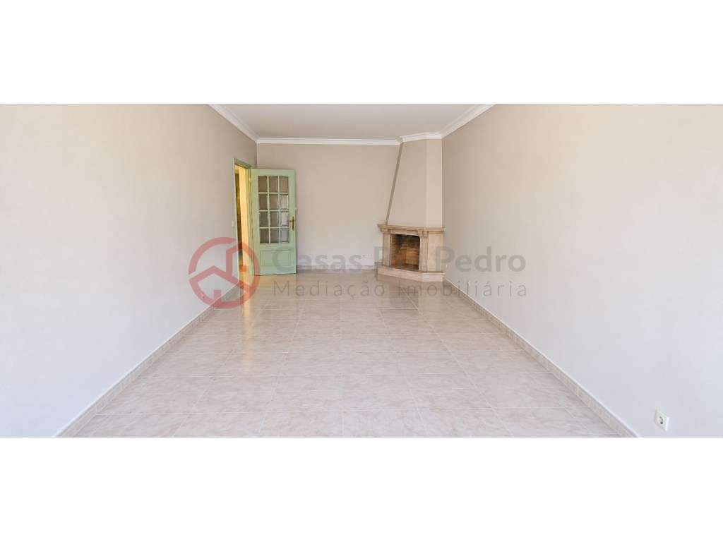 Apartamento T2 na Tapada das Mercês com 103m2 - Grande imagem: 2/28