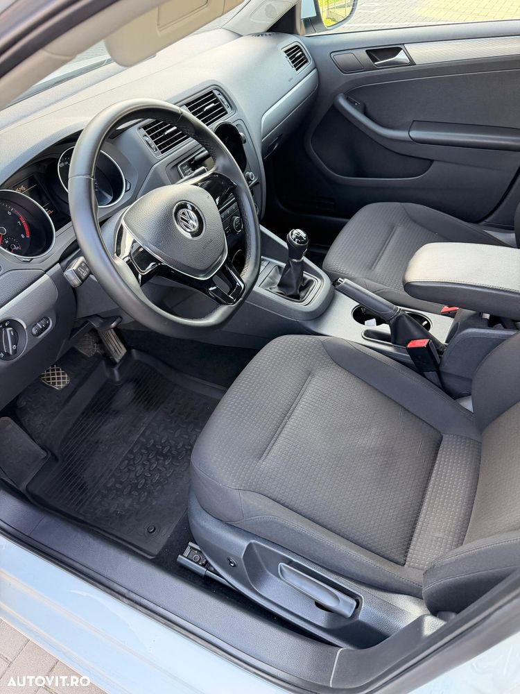 Volkswagen Jetta 1.2 TSI Trendline - 6