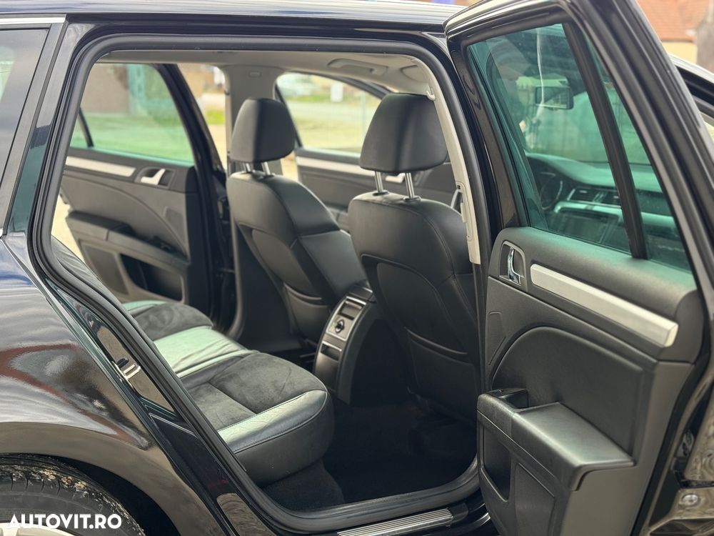 Skoda Superb Combi 2.0 TDI DSG Elegance - 8