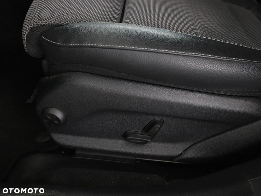 Mercedes-Benz Klasa E 300 de 9G-TRONIC Avantgarde - 41