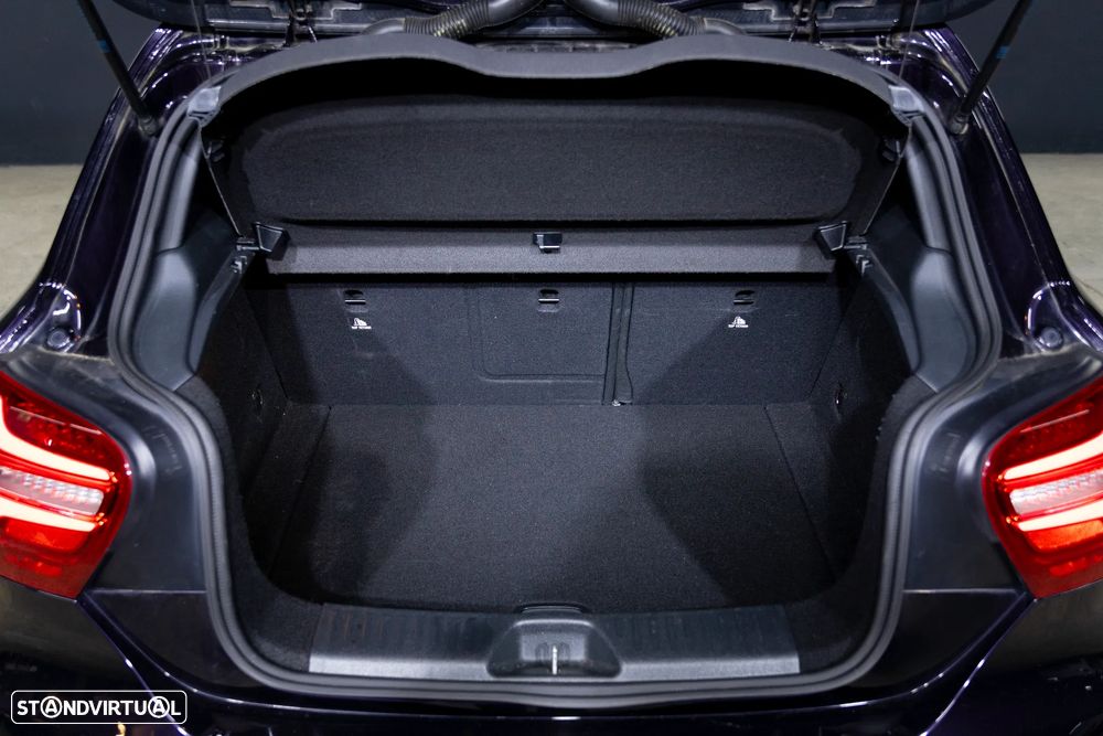 Mercedes-Benz A 180 AMG Line - 23