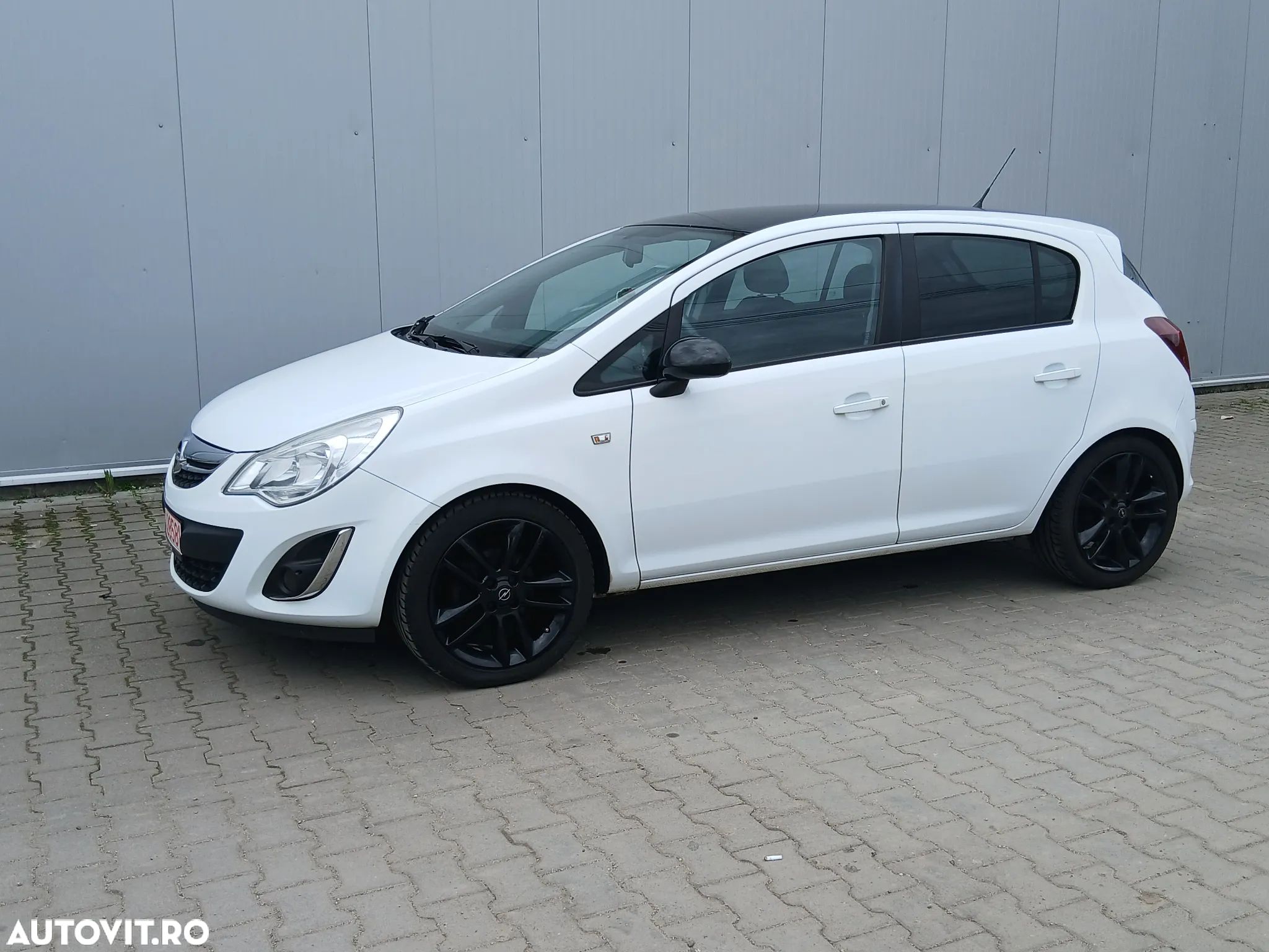 Opel Corsa 1.4 16V Color Edition - 1