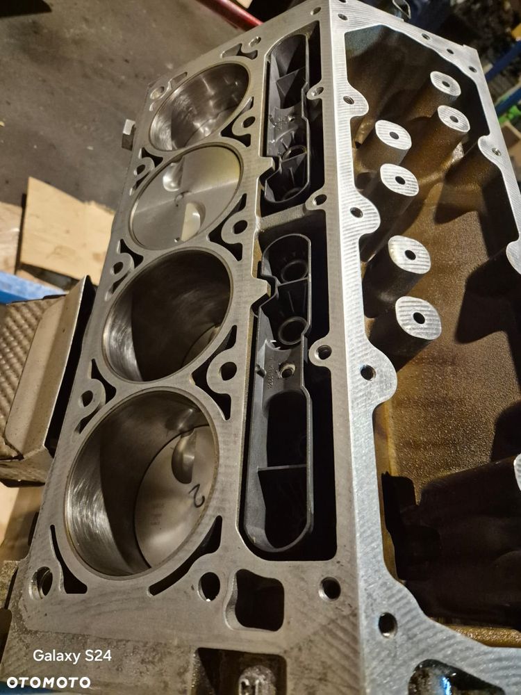 Cadillac Escalade - 17