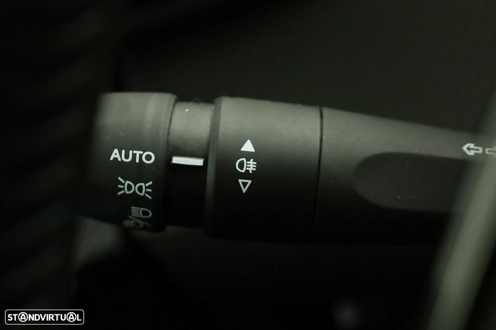 Peugeot e-208 50 kWh Allure - 18