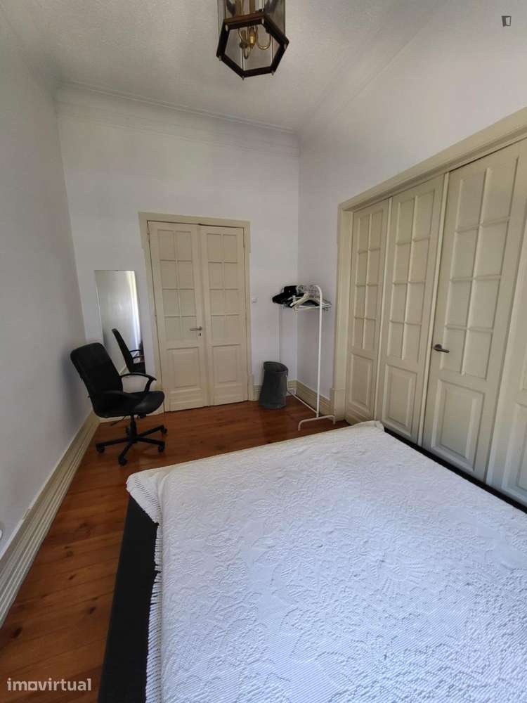 Quarto - localizado em São Sebastião Lisbon - Grande imagem: 2/14