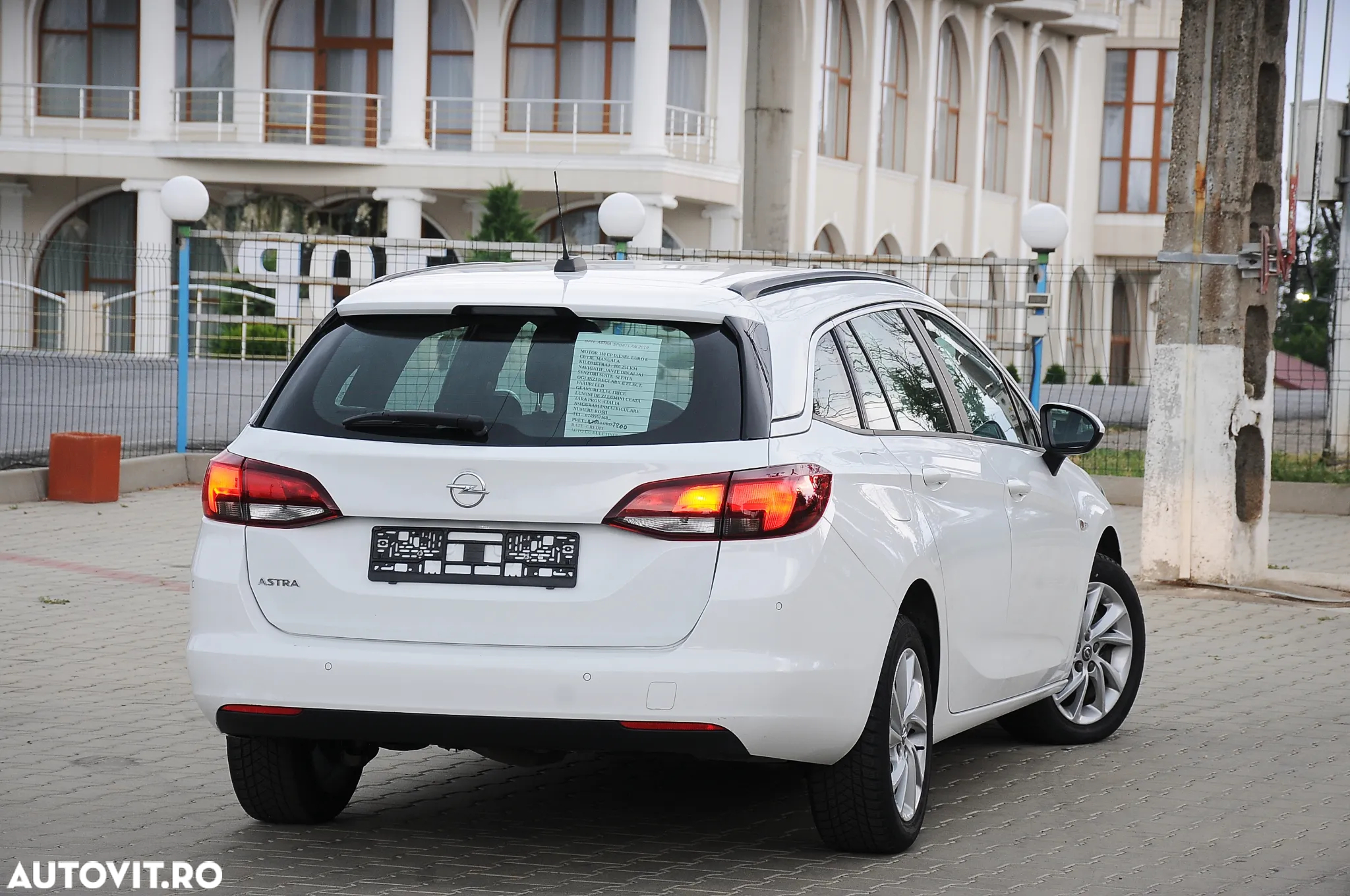 Opel Astra 1.6 D (CDTI) Sports Tourer Edition - 4