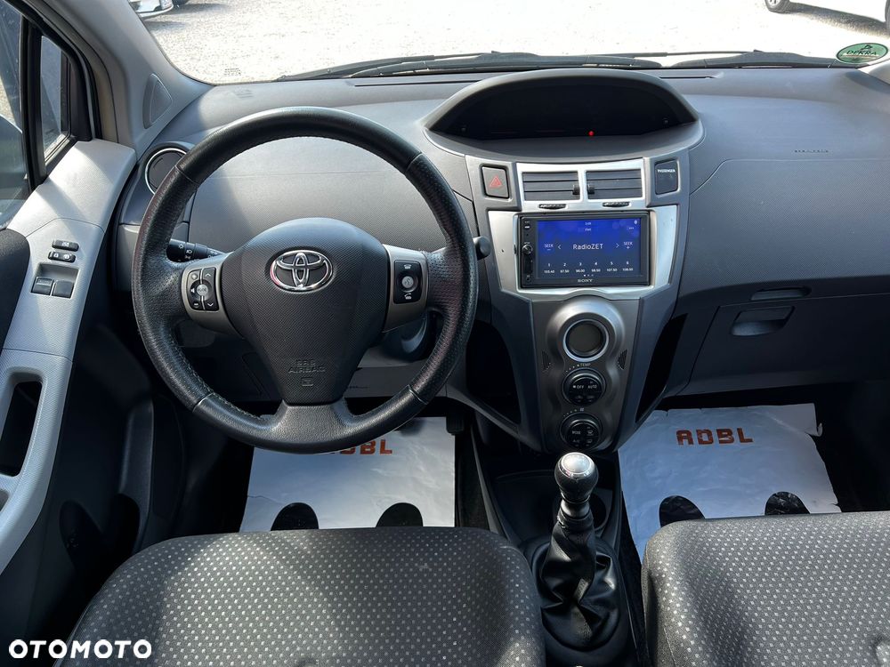 Toyota Yaris 1.33 VVT-i Executive - 29