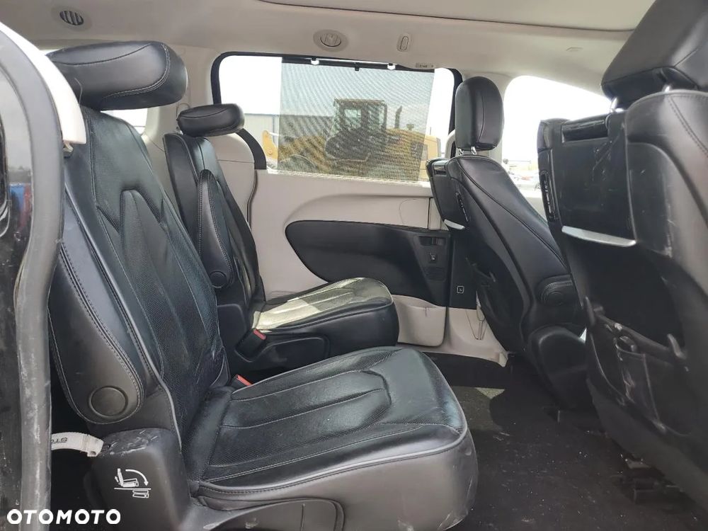 Chrysler Pacifica - 11