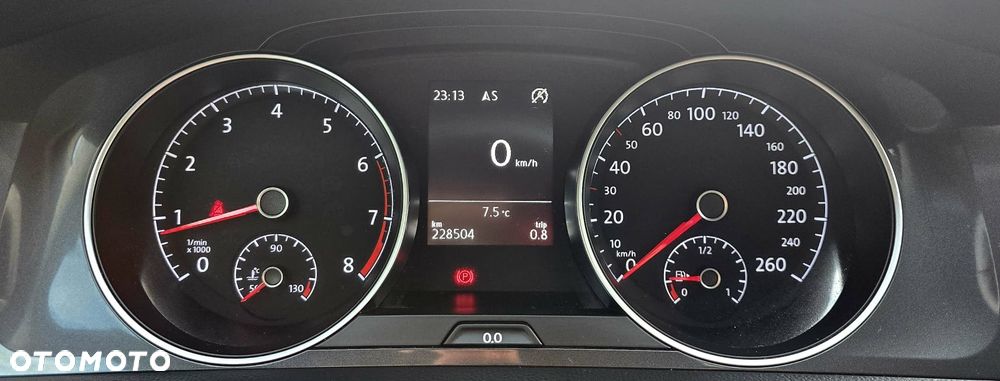 Volkswagen Golf - 22