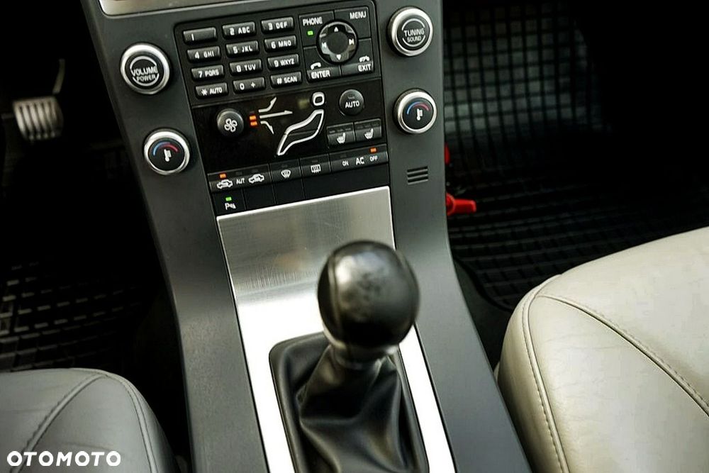 Volvo V70 2.0D Momentum - 24