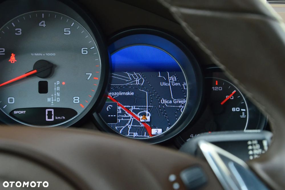 Porsche Panamera 4S - 35
