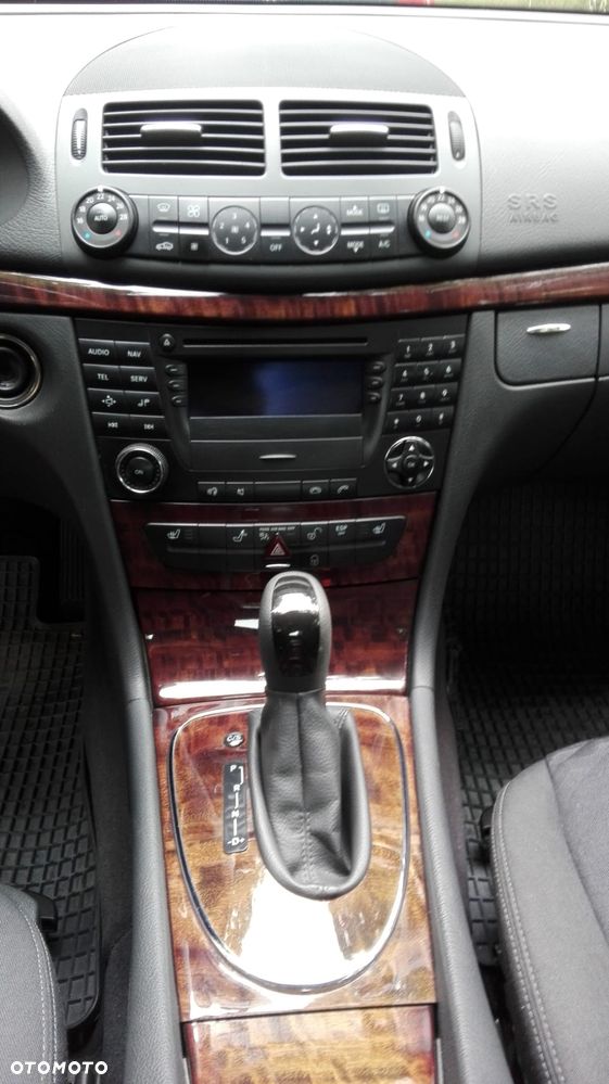 Mercedes-Benz Klasa E 280 4Matic Automatik Classic - 3