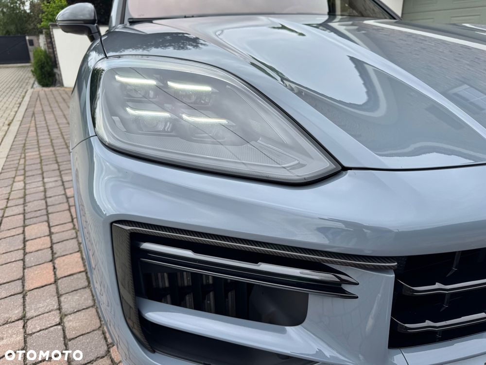 Porsche Cayenne Turbo E-Hybrid PHEV - 4