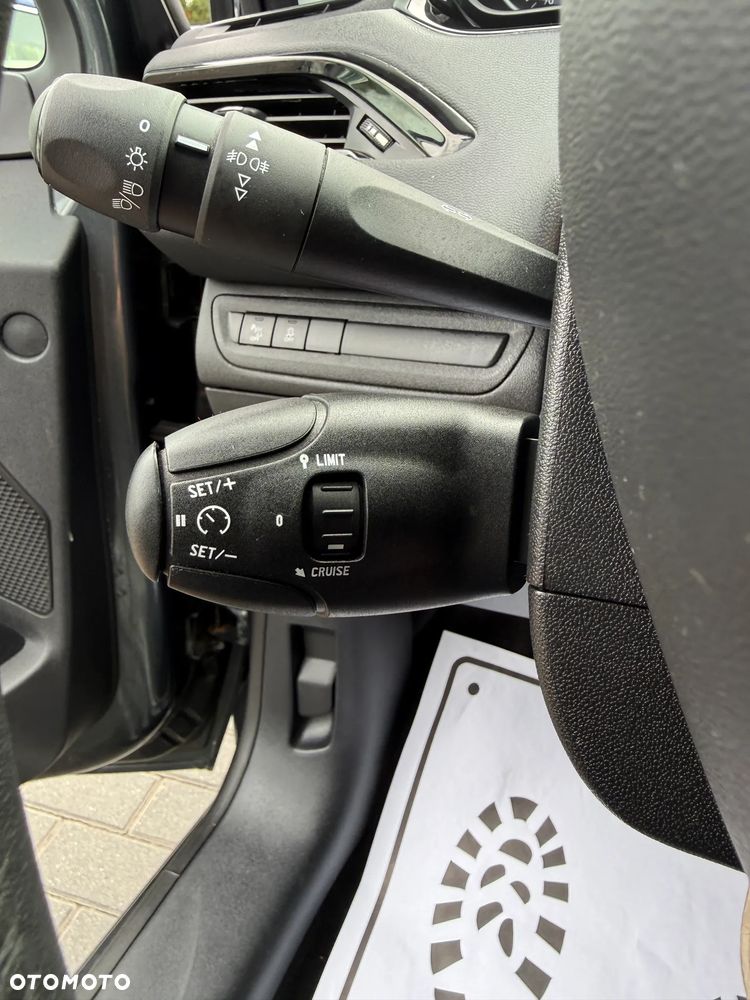 Peugeot 208 1.2 PureTech Style - 16