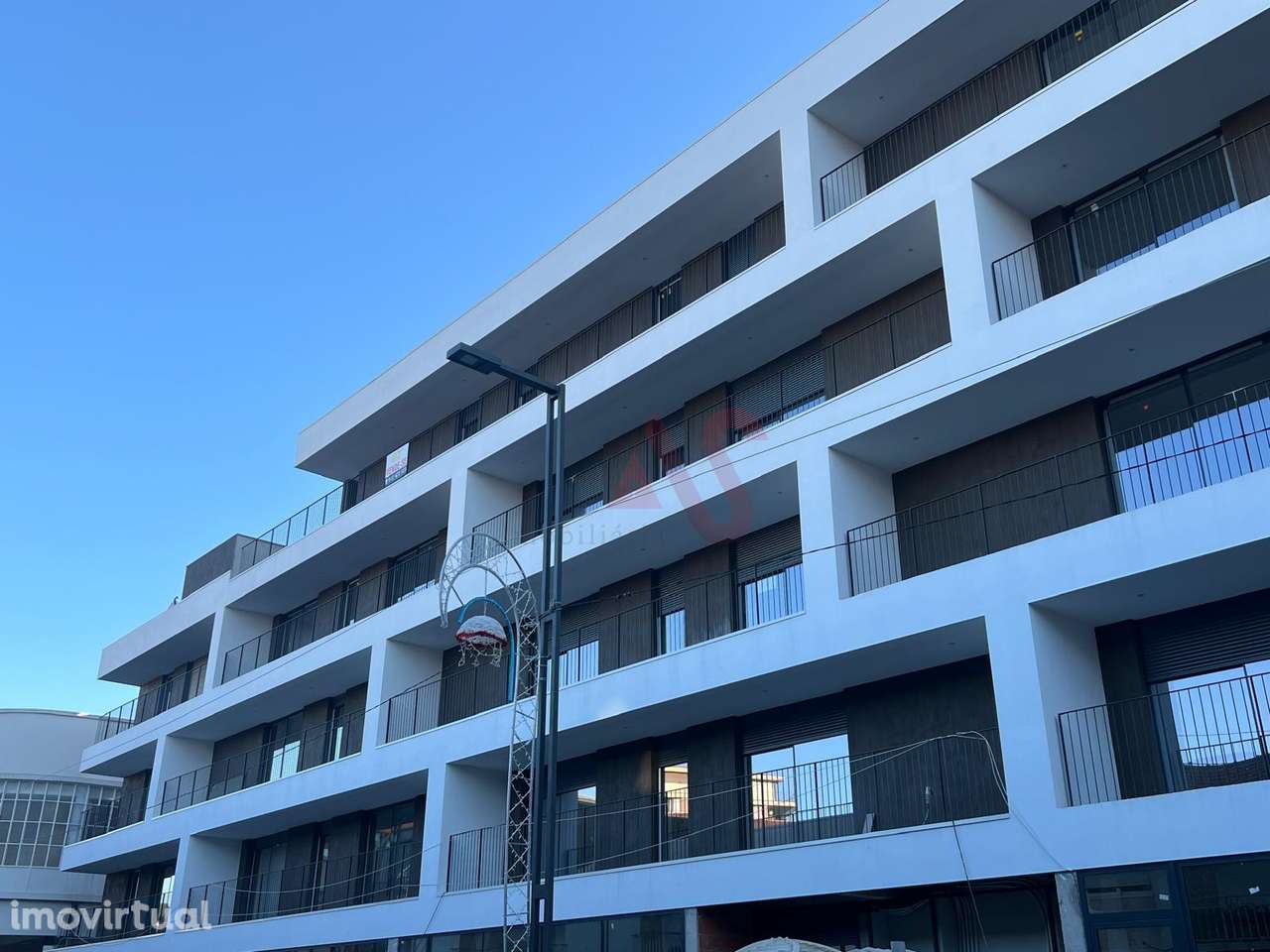 Loja em construção no centro de Paços de Ferreira com 57 m2 - Grande imagem: 2/4