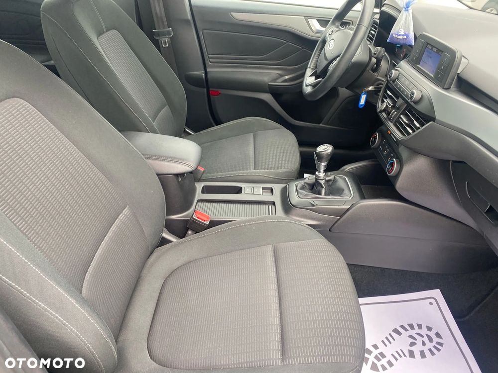Ford Focus 1.0 EcoBoost Trend - 27