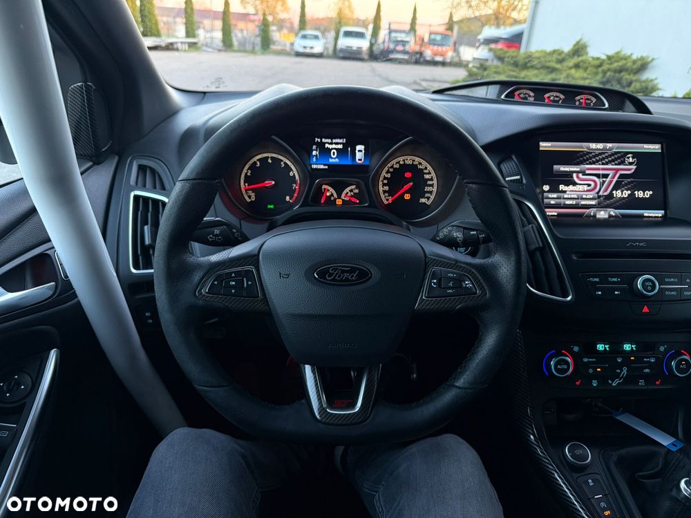 Ford Focus 2.0 EcoBoost ST - 21