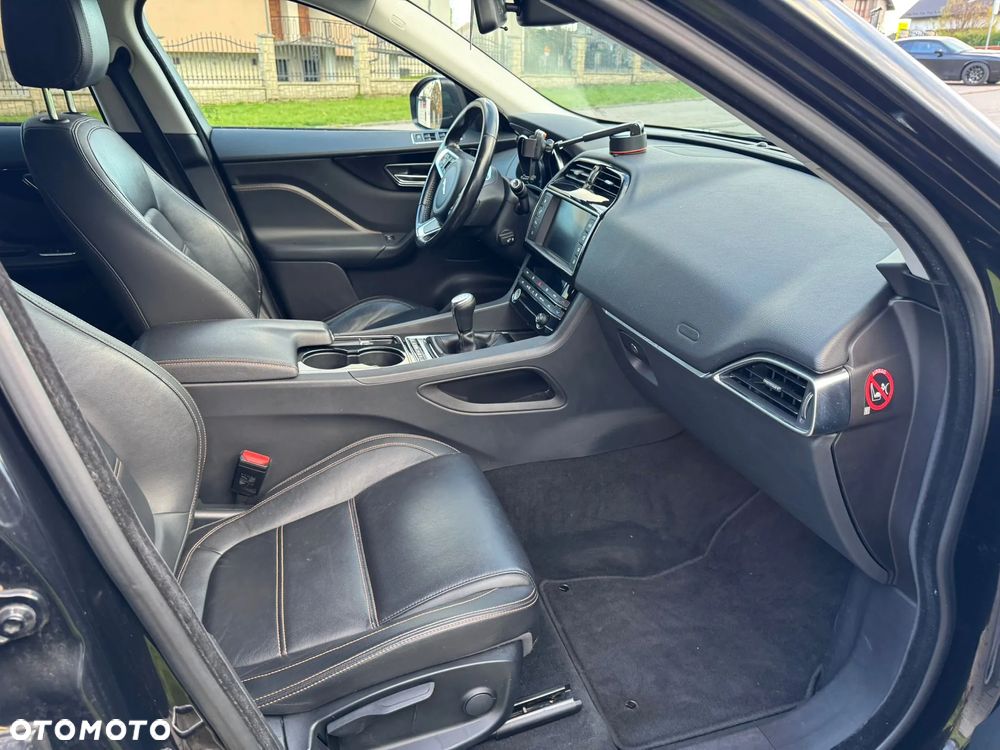 Jaguar F-Pace 2.0 i4D RWD Portfolio - 13