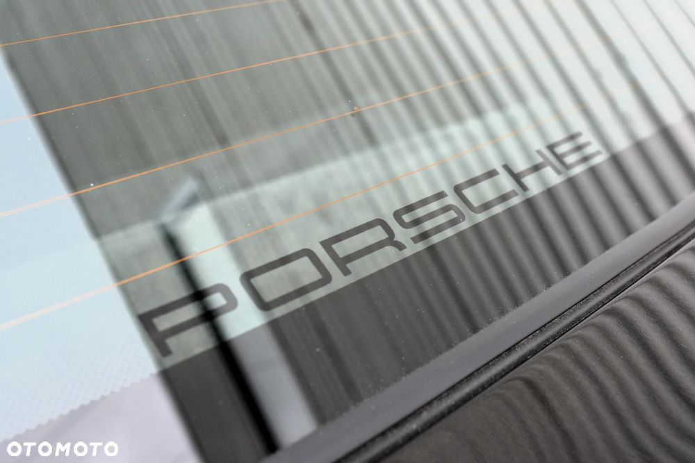 Porsche 911 Carrera 4 - 24