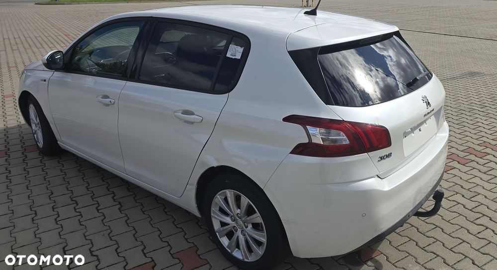 Peugeot 308 1.6 BlueHDi Style S&S - 17