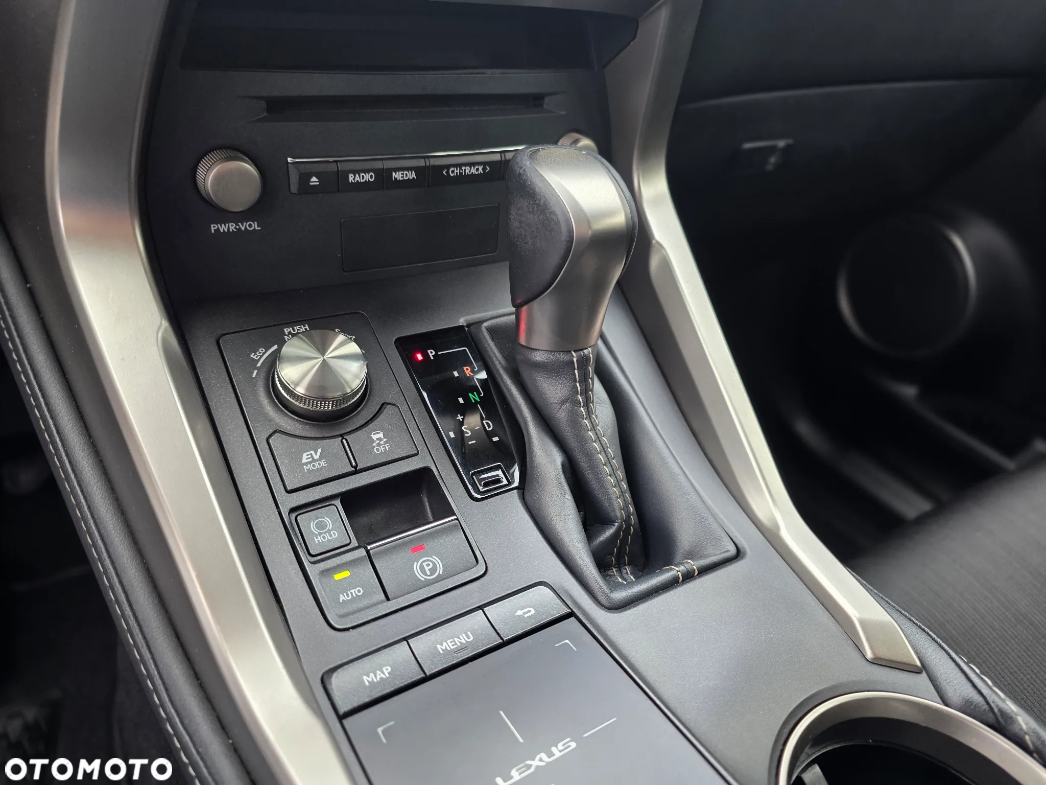 Lexus NX 300h Elegance AWD - 28