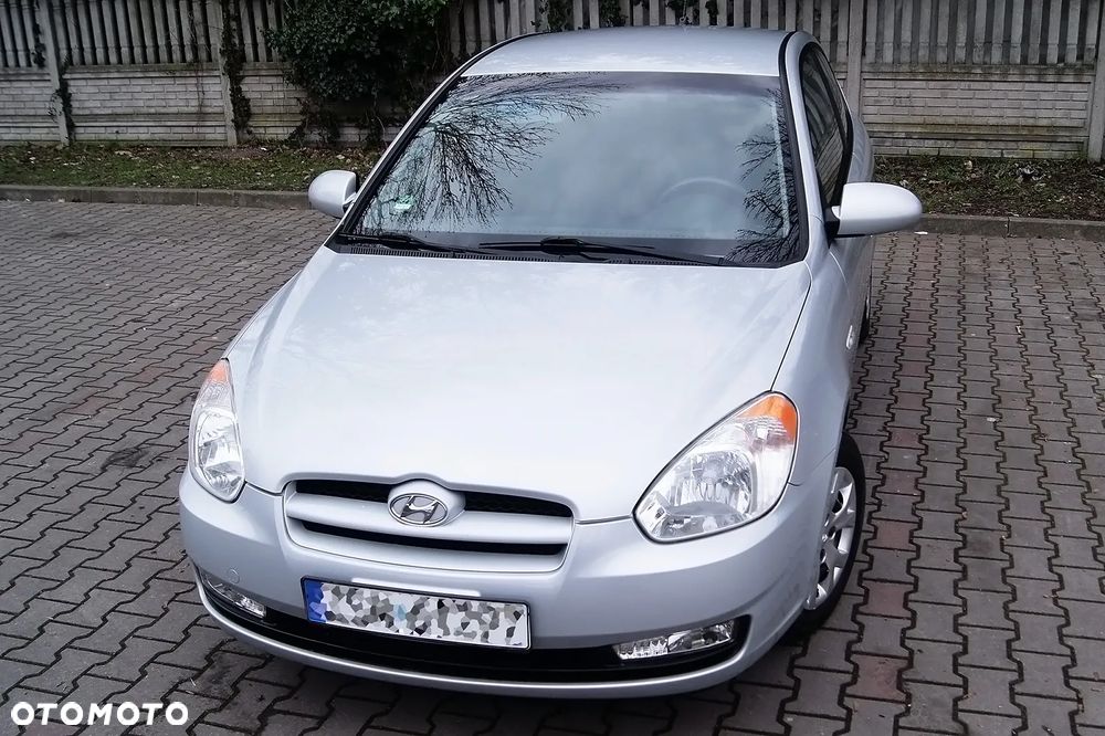 Hyundai Accent - 3