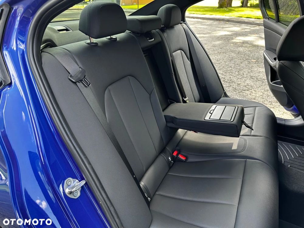 BMW Seria 3 330i M Sport - 33