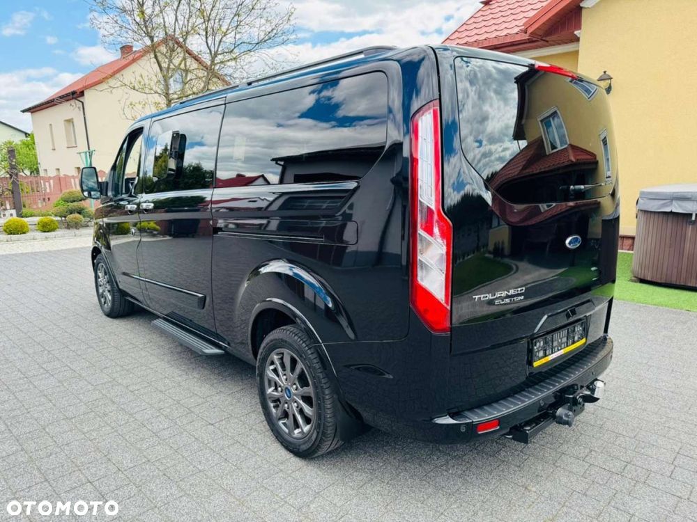 Ford Tourneo Custom - 12