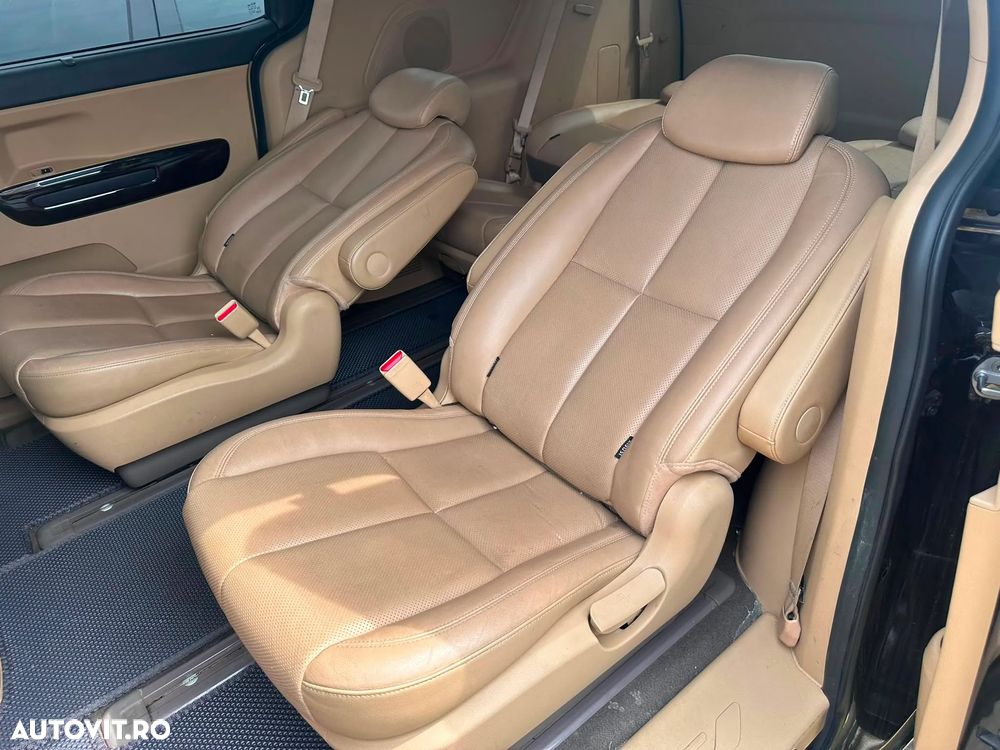 Kia Carnival - 10